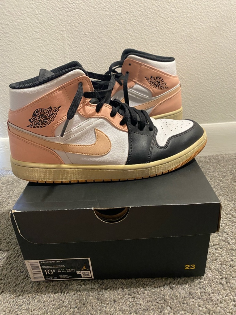 Air Jordan 1 Mid White/Arctic orange-black  Sneakers